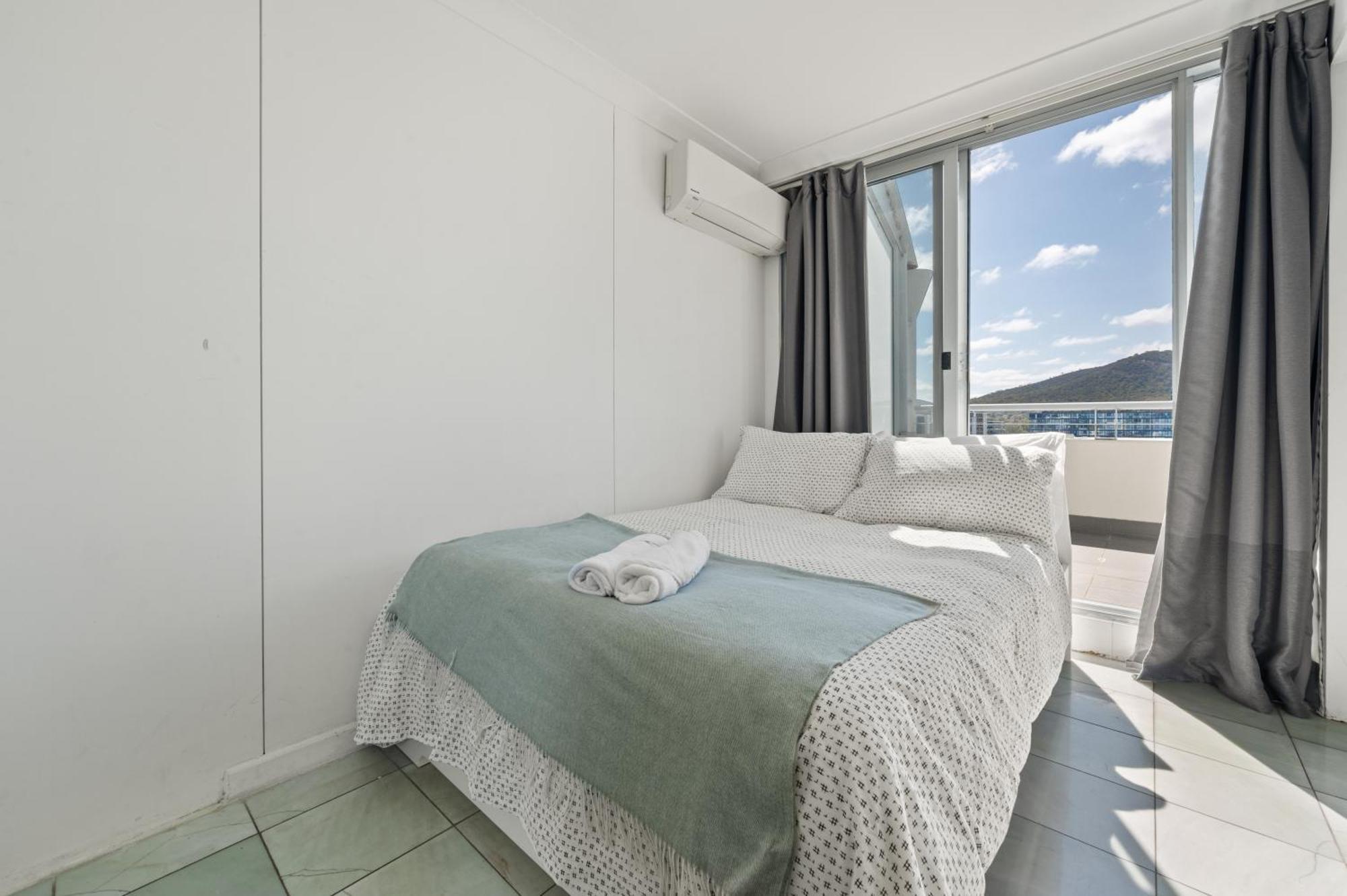 Dana-Private Room In A Shared Duplex Apartment -1 แคนเบอร์รา ภายนอก รูปภาพ