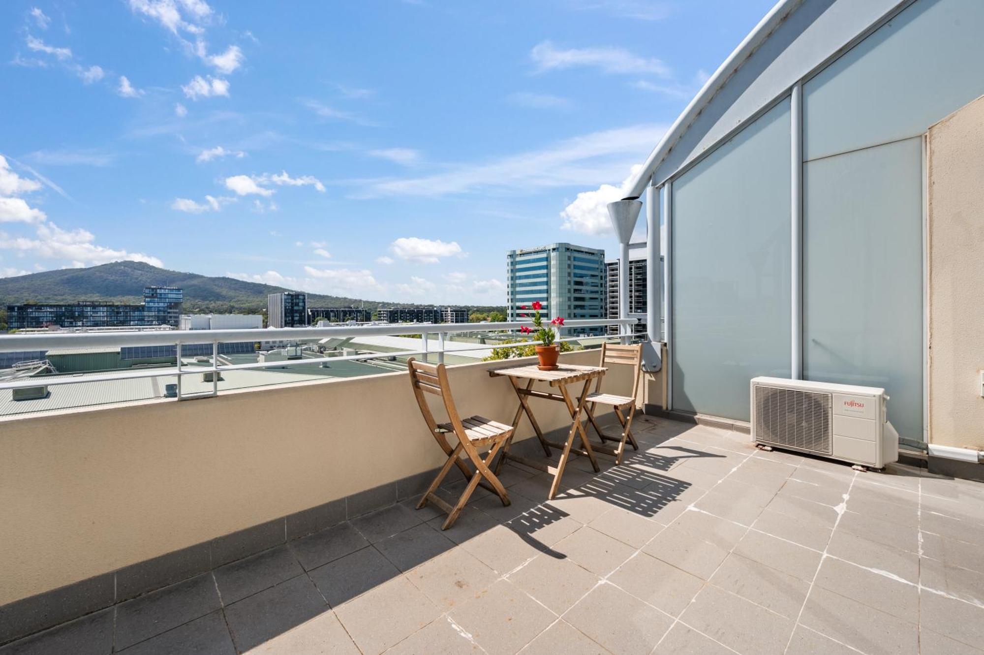 Dana-Private Room In A Shared Duplex Apartment -1 แคนเบอร์รา ภายนอก รูปภาพ