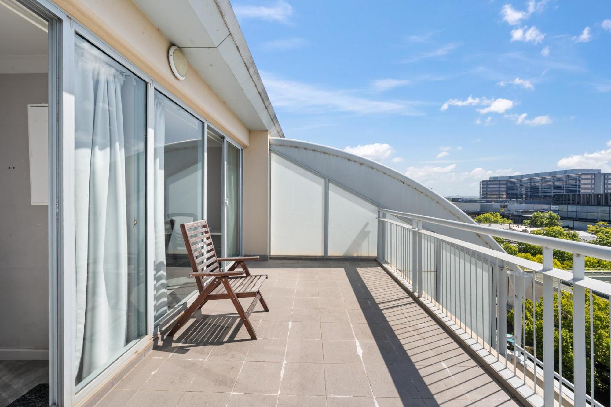 Dana-Private Room In A Shared Duplex Apartment -1 แคนเบอร์รา ภายนอก รูปภาพ