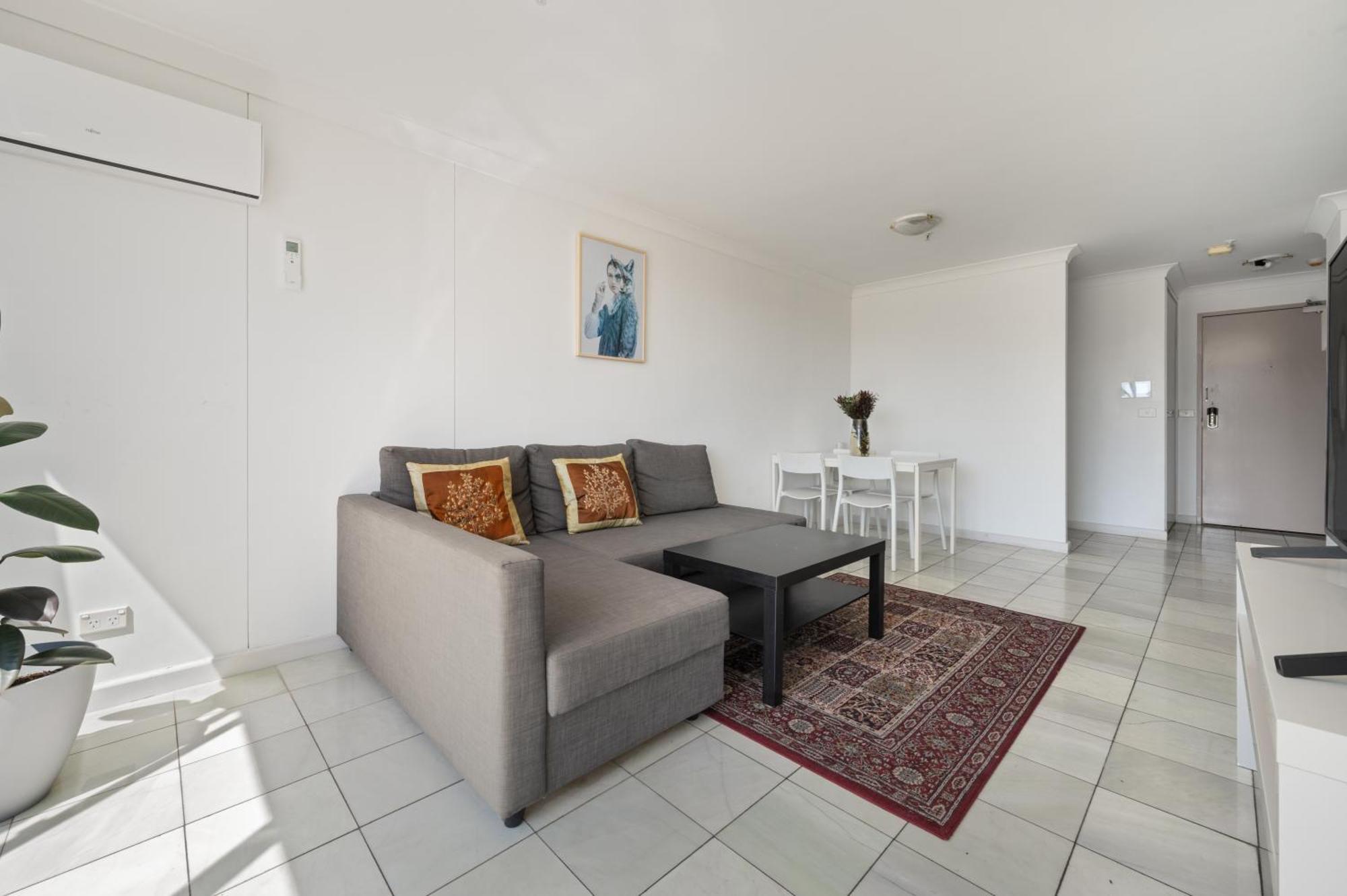 Dana-Private Room In A Shared Duplex Apartment -1 แคนเบอร์รา ภายนอก รูปภาพ